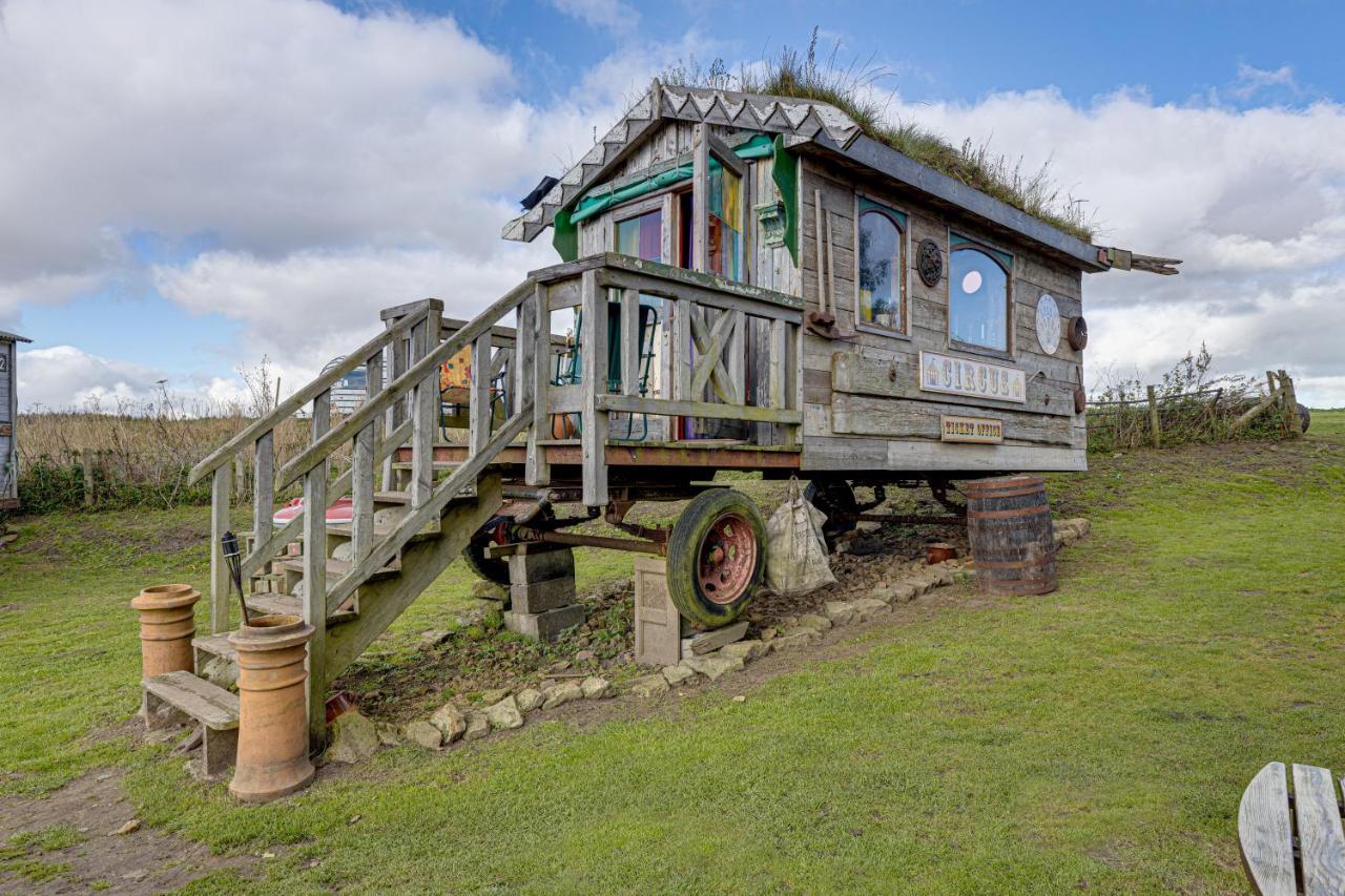 2 X Double Bed Glamping Wagon In Dalby Forest Σκάρμπορο Εξωτερικό φωτογραφία